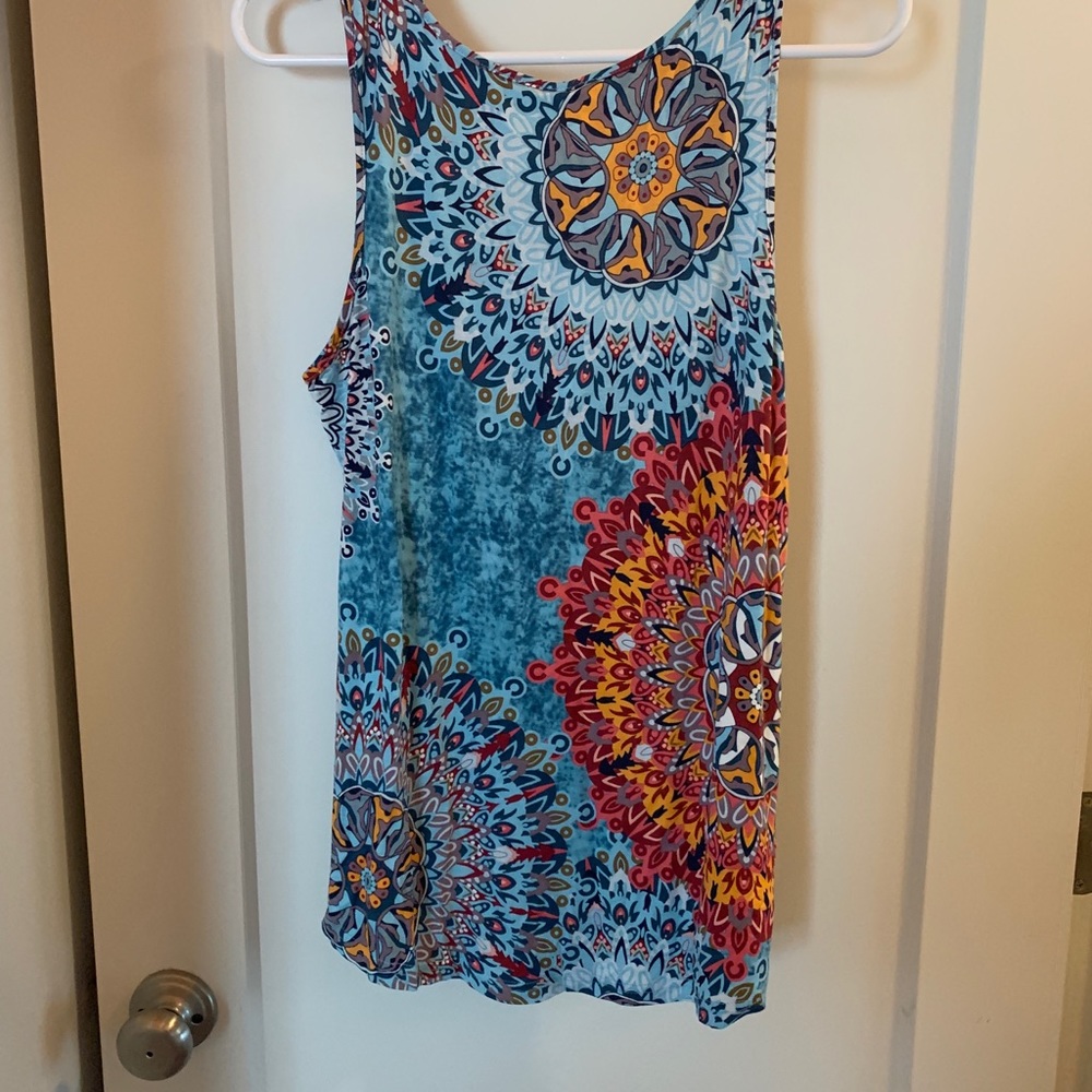 NEW! Pattern Print V-Neck Tank Top, Medium - Picture 2 of 4